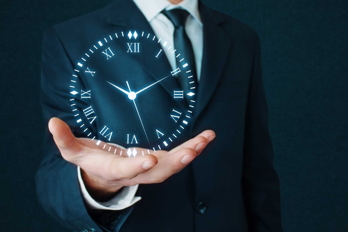 Человек с часами