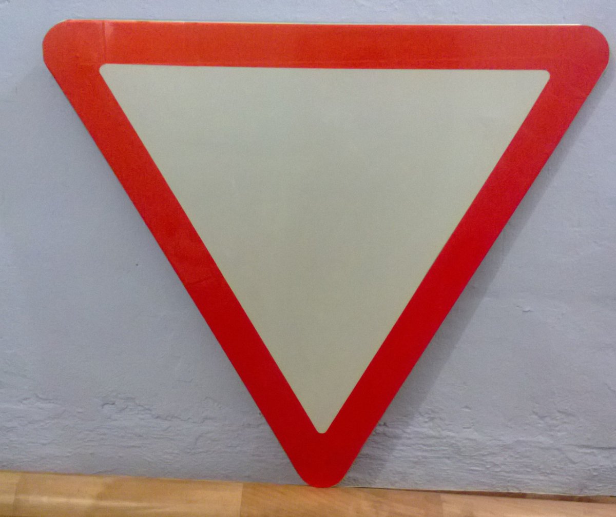 Знак Уступи дорогу