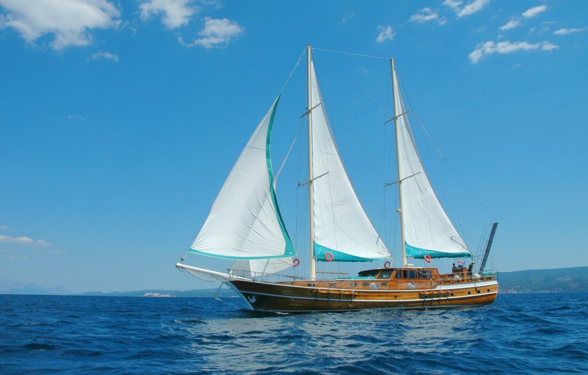 Море штиль парусник