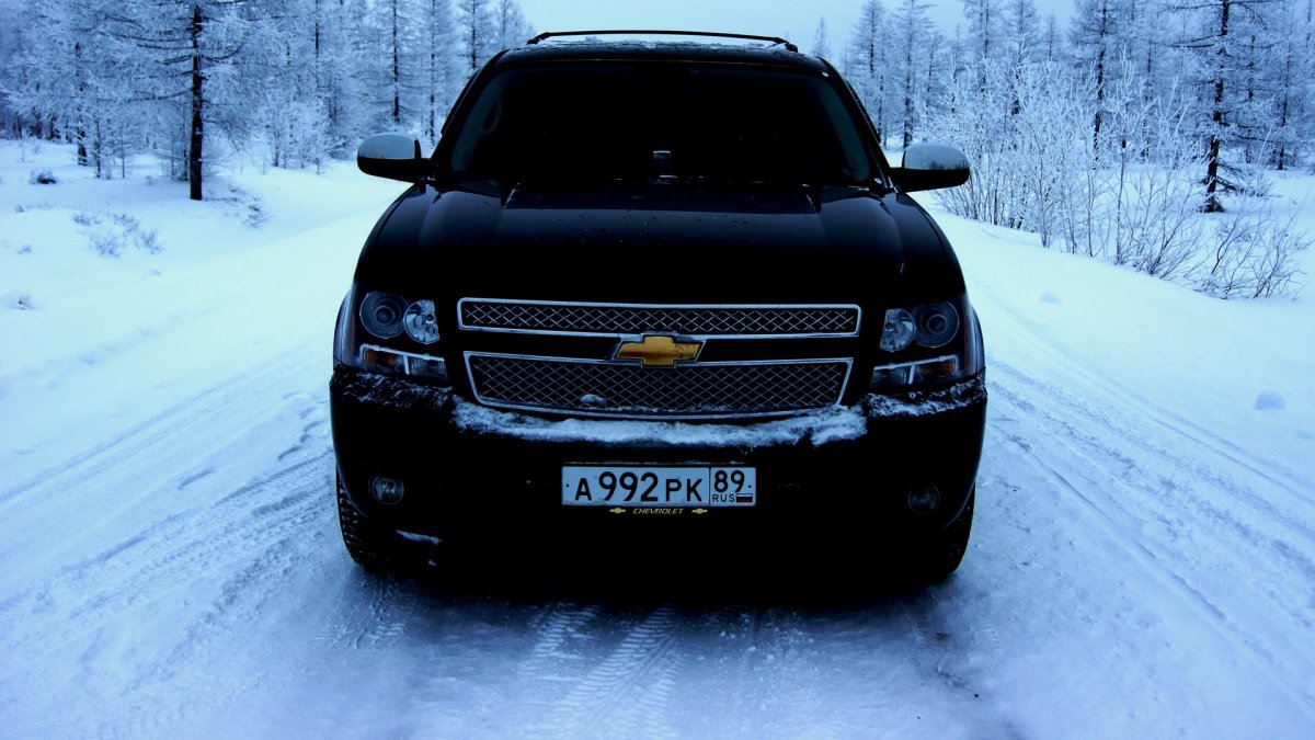 Chevrolet Tahoe gmt900 черный зима