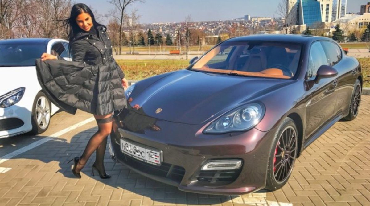 Porsche Panamera девушка