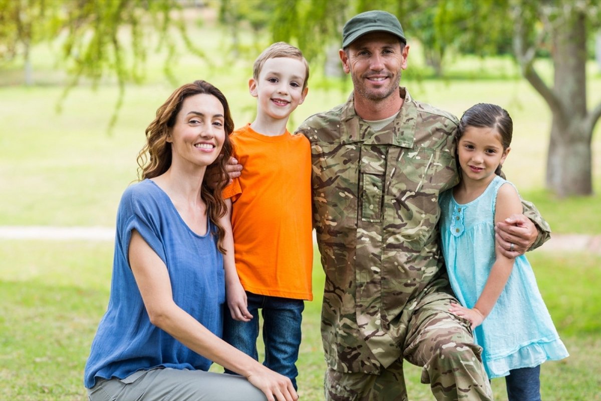 Солдат с семьей