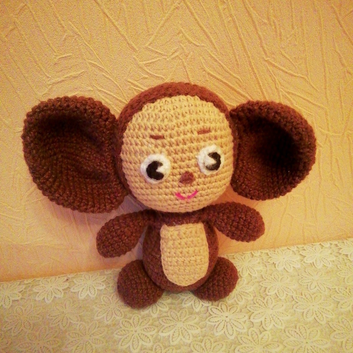 Вязаный Чебурашка