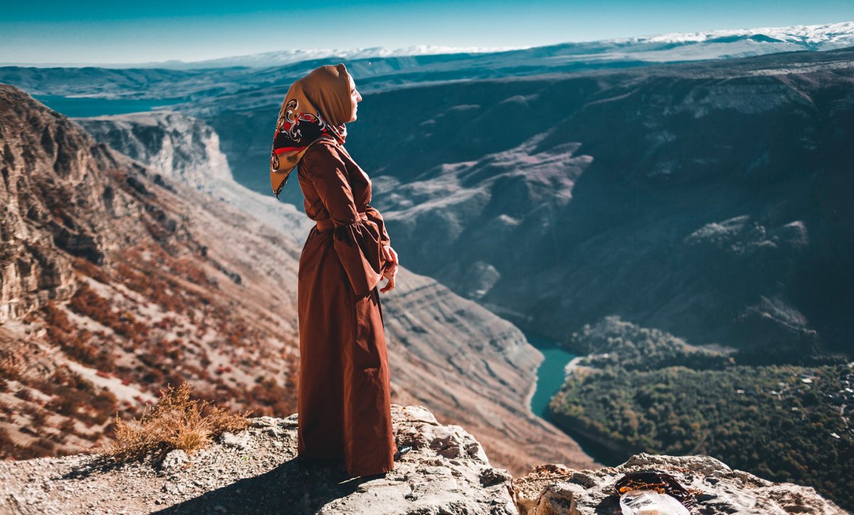 Дагестан девушки на фоне гор