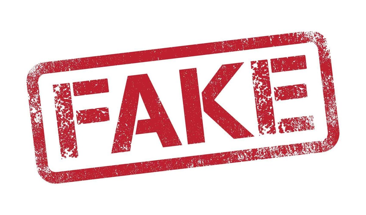 Надпись фейк на прозрачном фоне