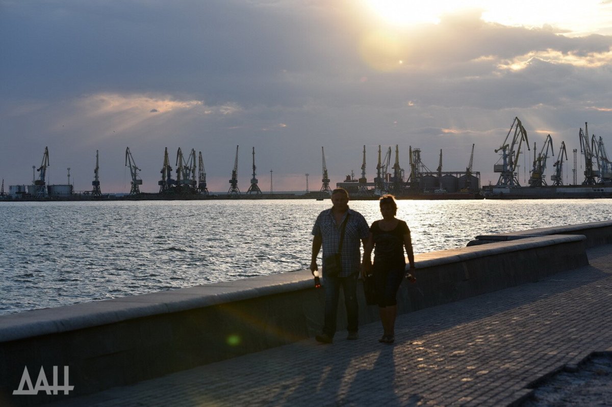 Бердянск набережная вечером