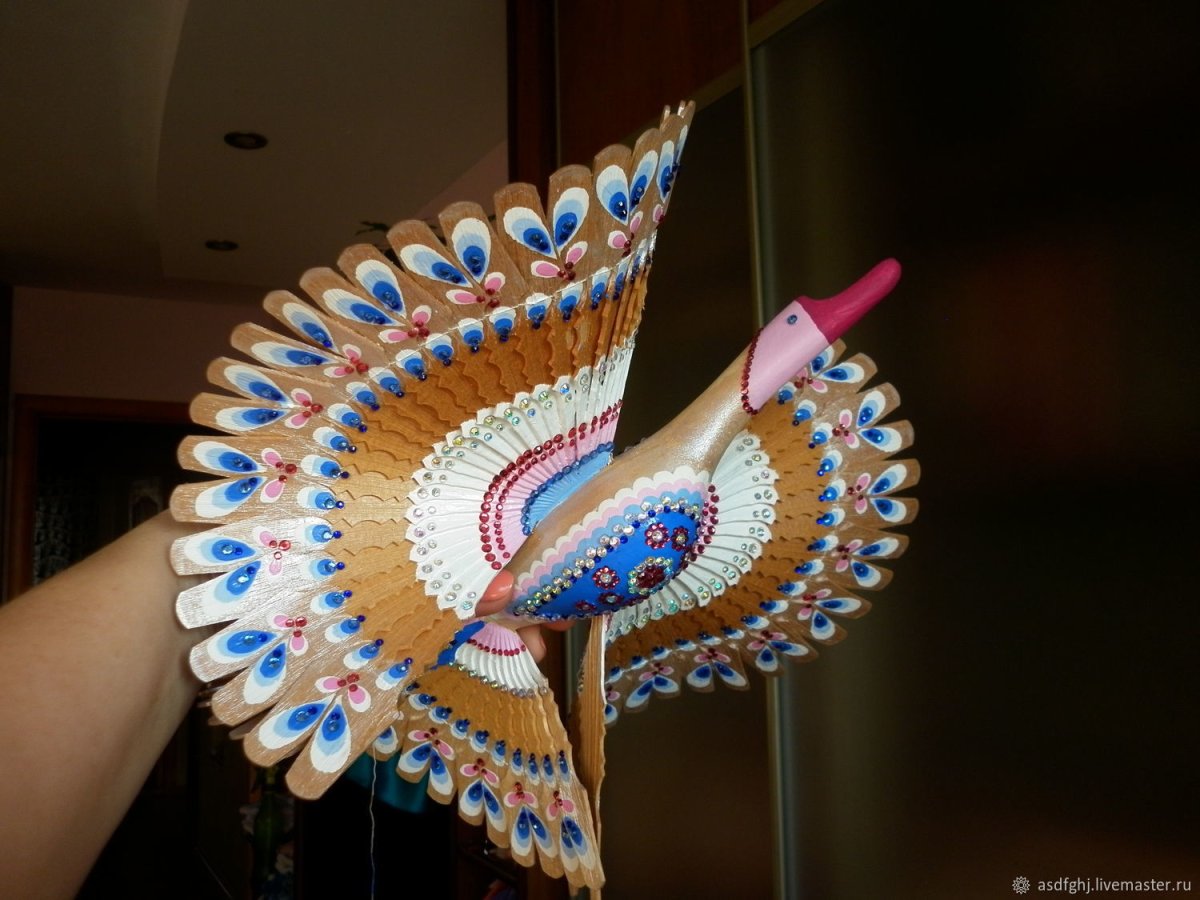 Птица счастья из дерева