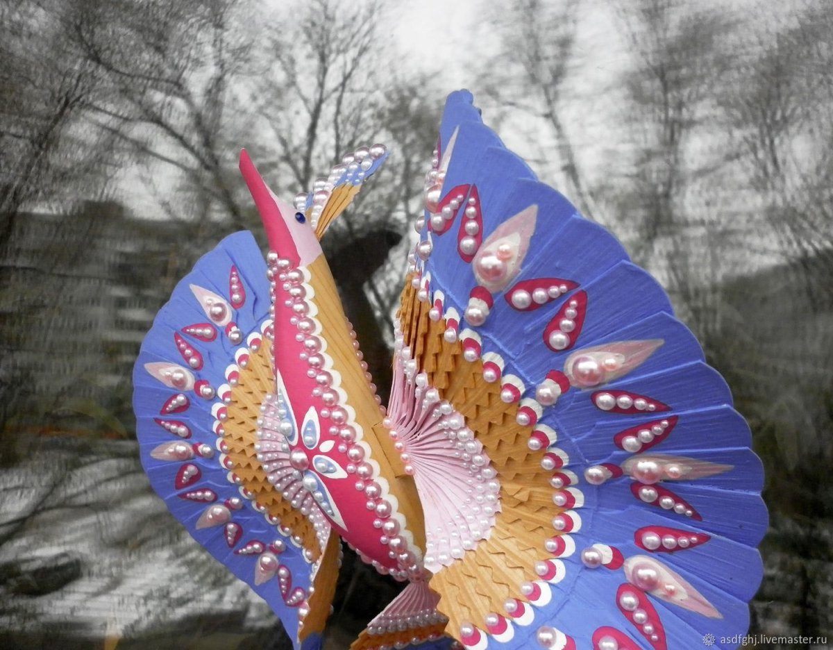 Птица с подарком