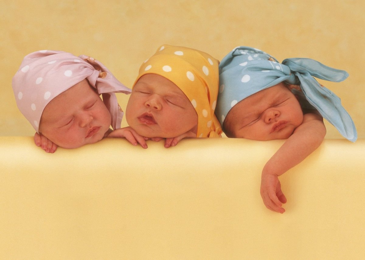 С рождением тройняшек открытка