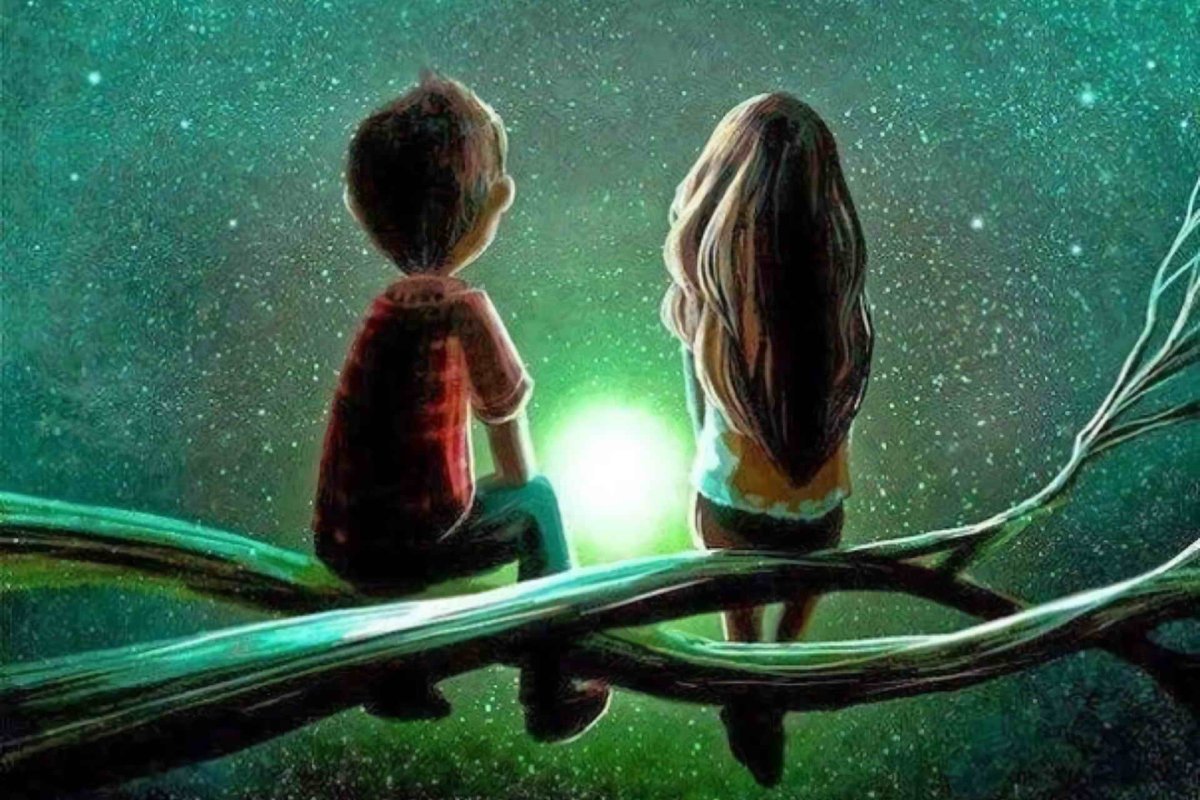 Мужчина обнимает женщину