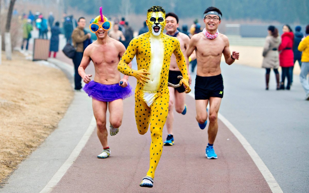 Бег в костюме