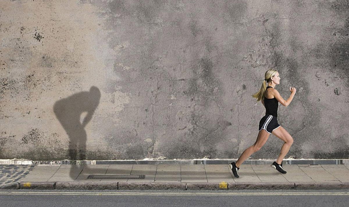 Кроссовки вперед на ноге