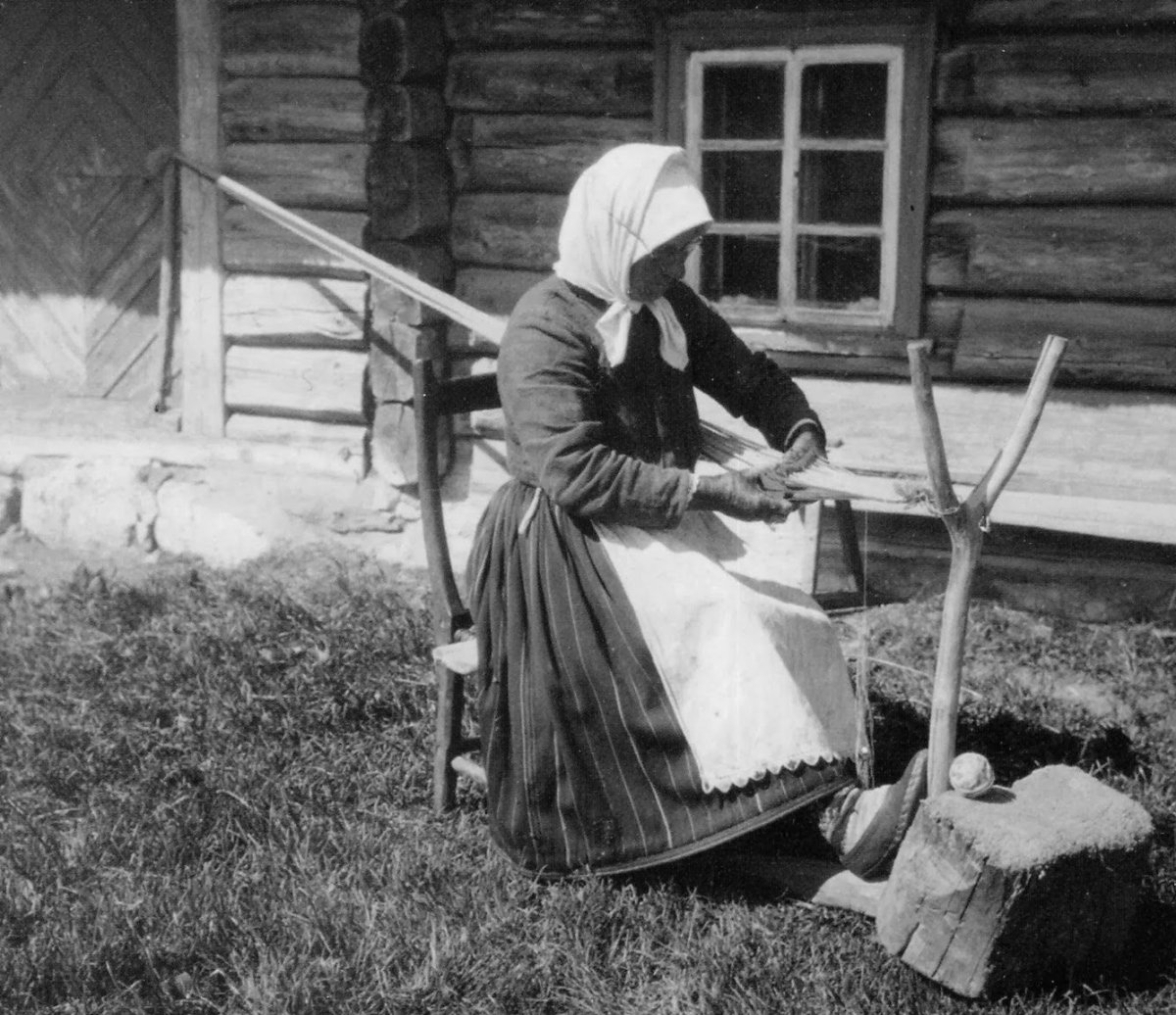 Ткацкий станок в избе