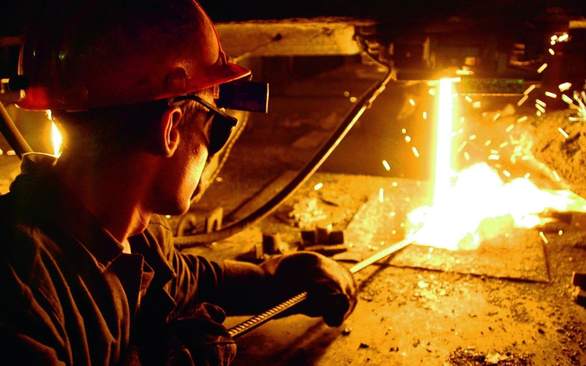 С днем металлурга