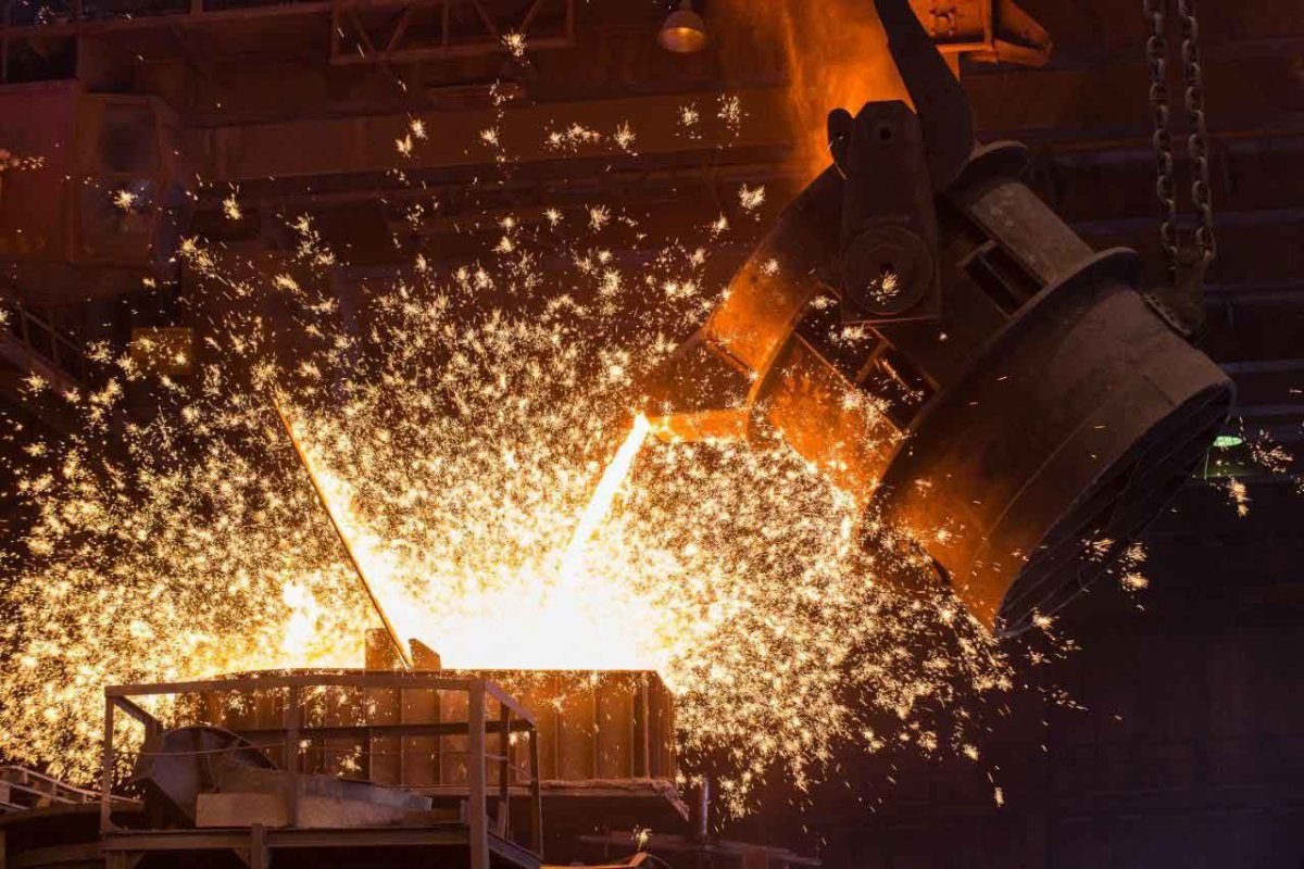 Цветная металлургия выплавляет