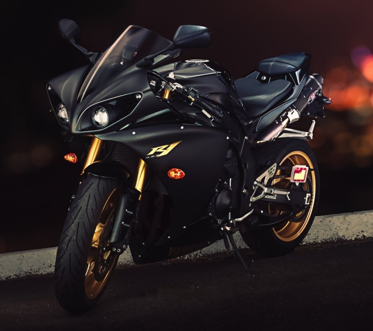 Мотоцикл Yamaha r1 чёрный