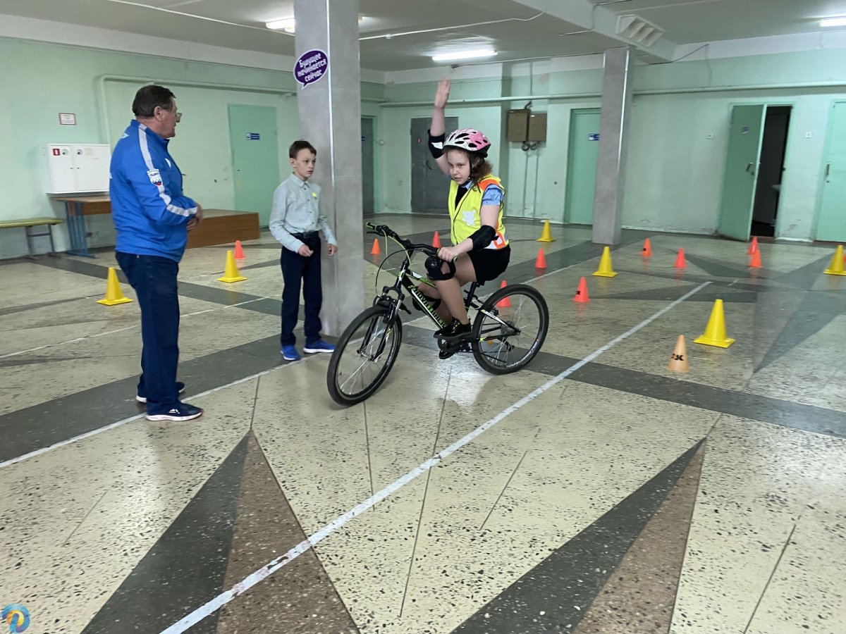 Фигурное вождение велосипеда безопасное колесо