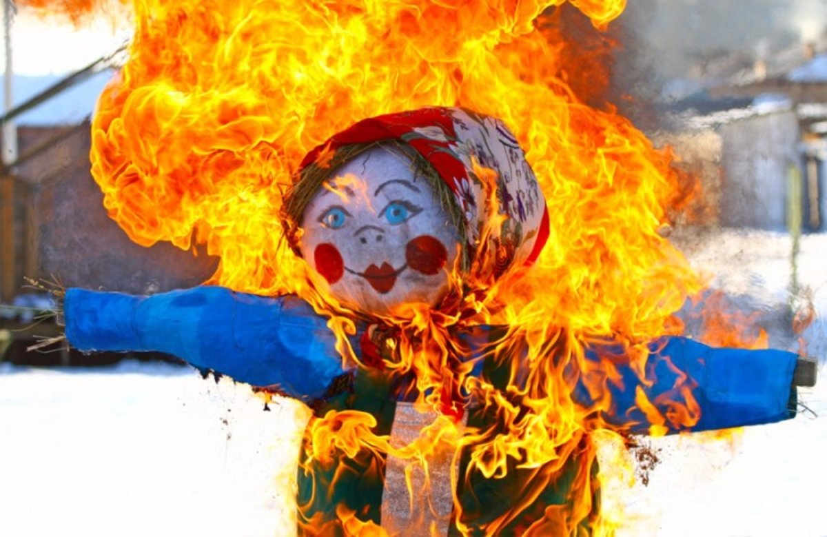 Масленица чучело в огне