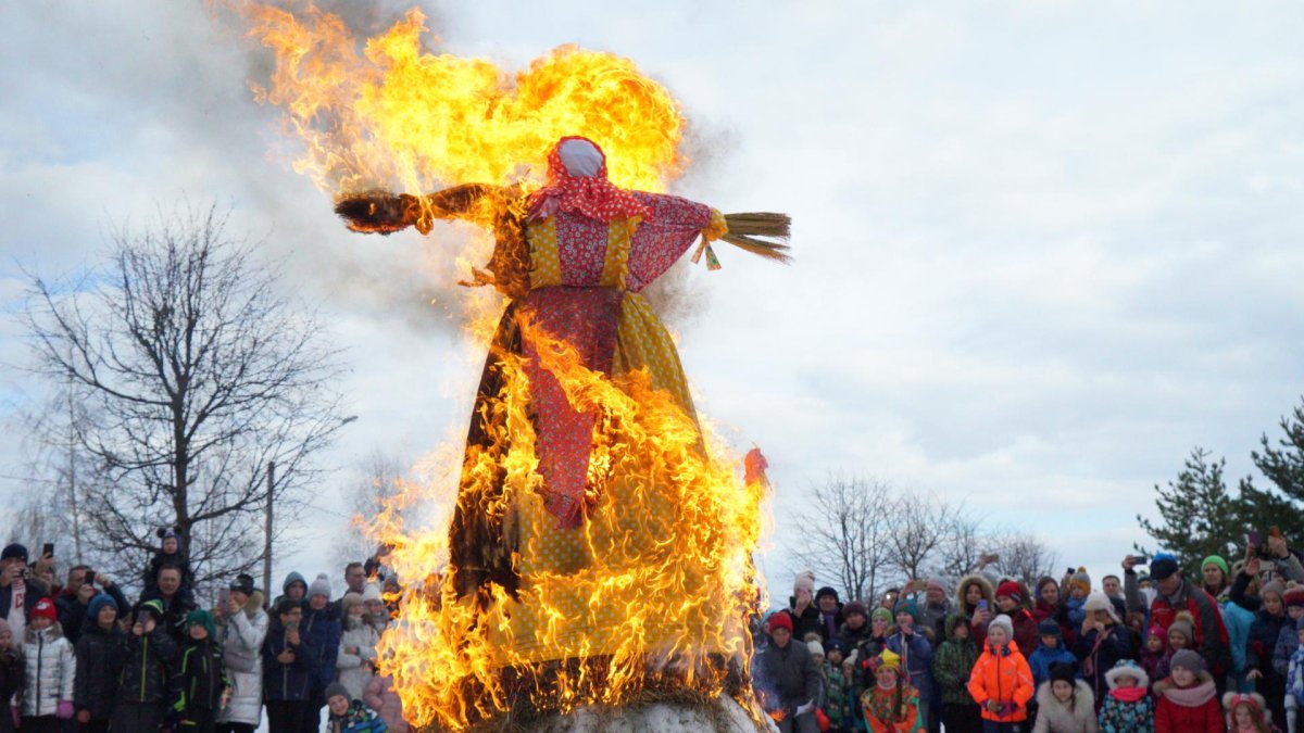 Сжигание чучела Масленицы