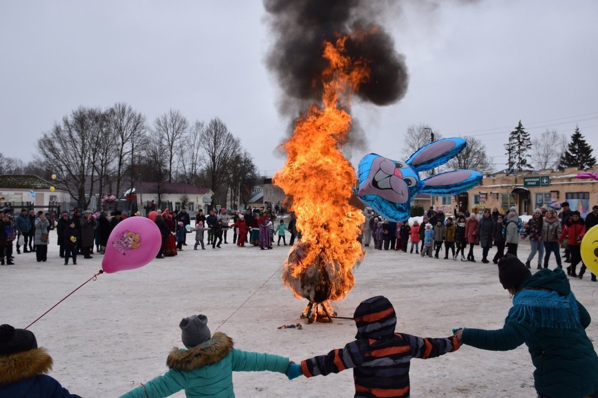 Сжигание чучела Масленицы