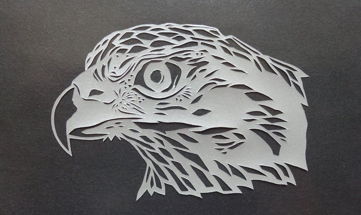 Вырезание на бумаге канцелярским ножом