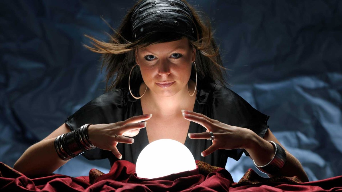 Приснилась ясновидящая женщина