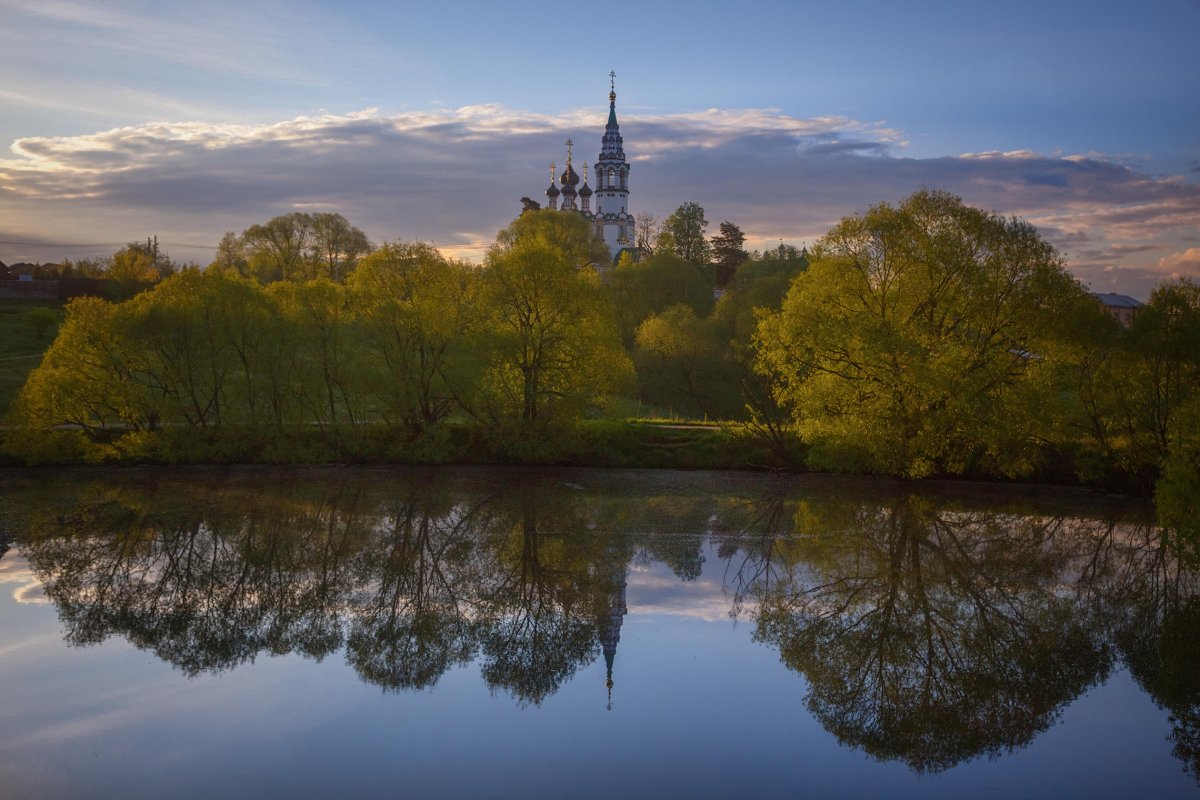 Подмосковье Церковь река лето