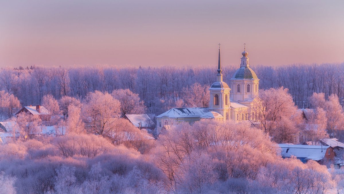 Деревенская Церковь зимой