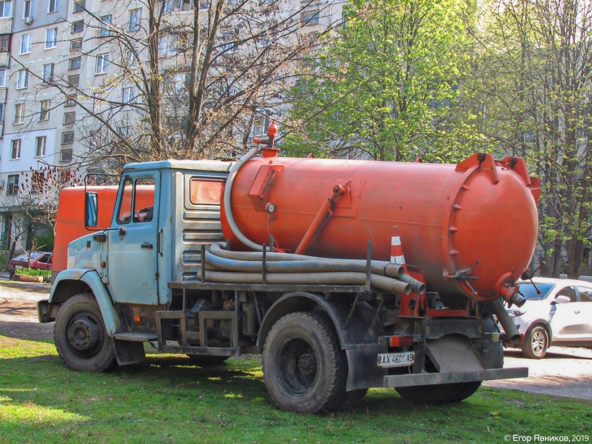 Надписи на ассенизаторских машинах