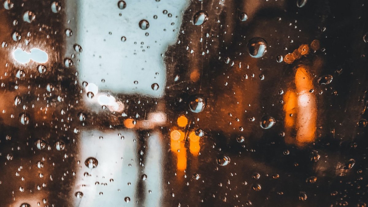 Дождь в окне