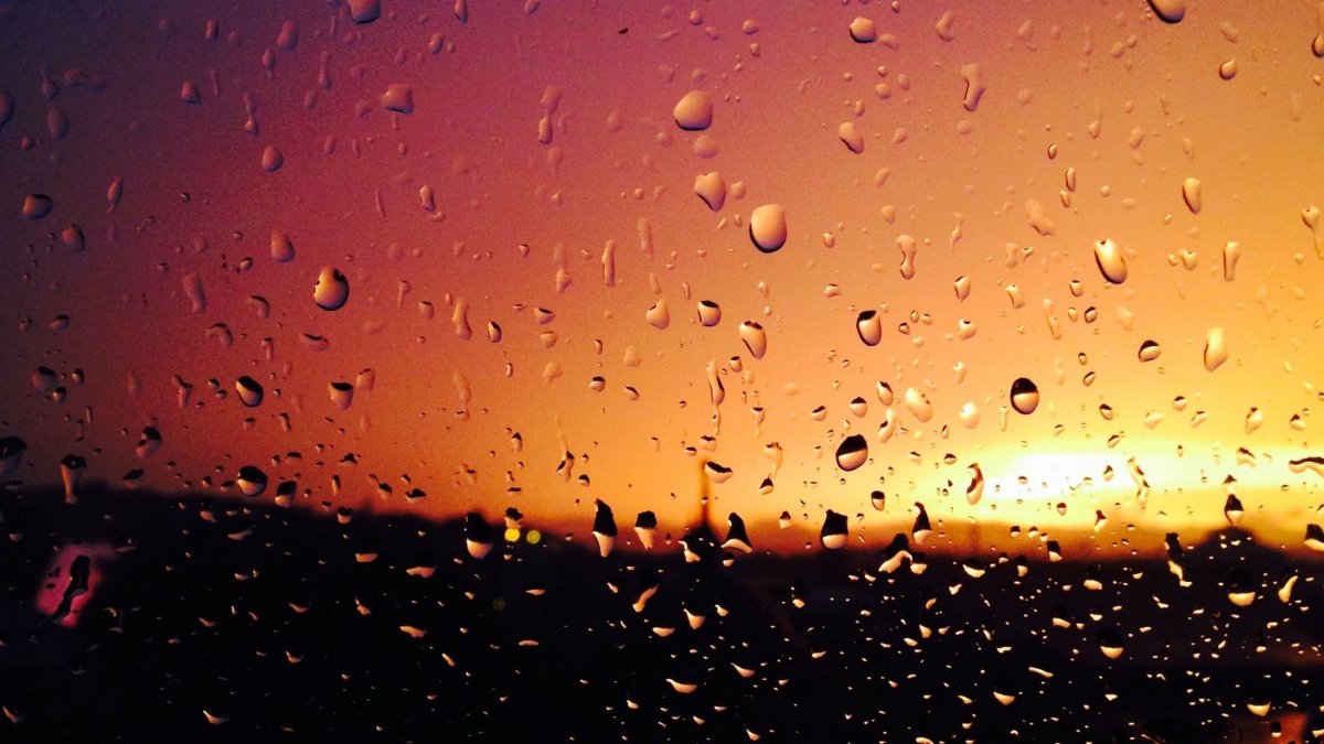 Капли на стекле