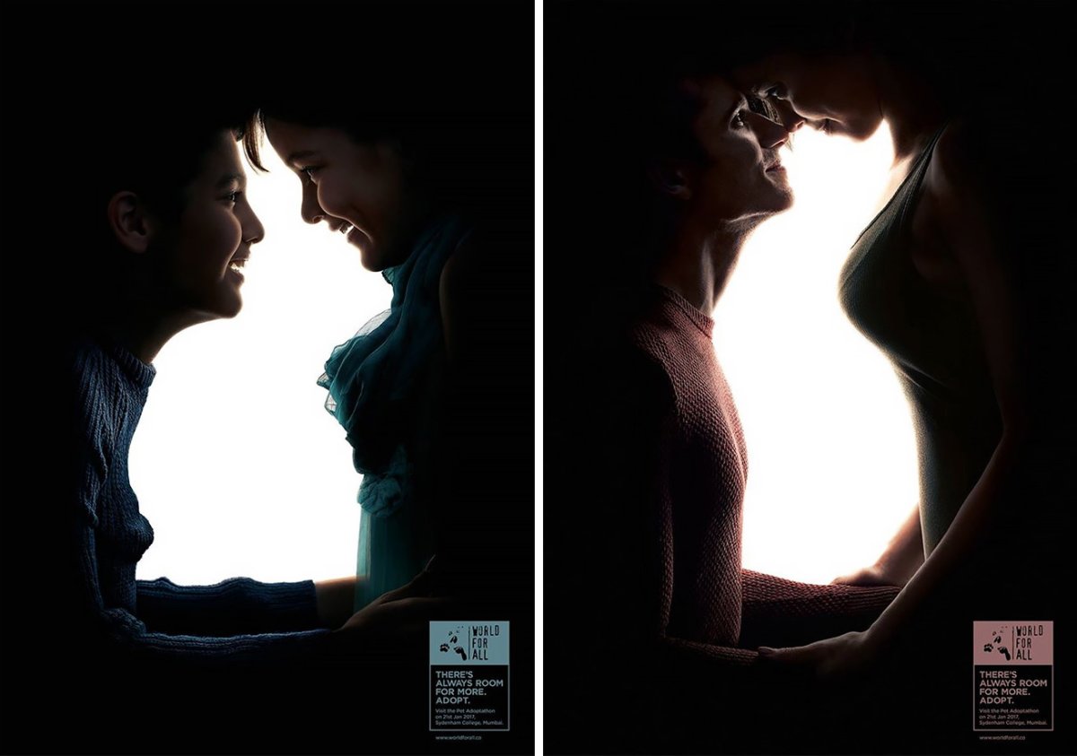 В синем платье наклонилась