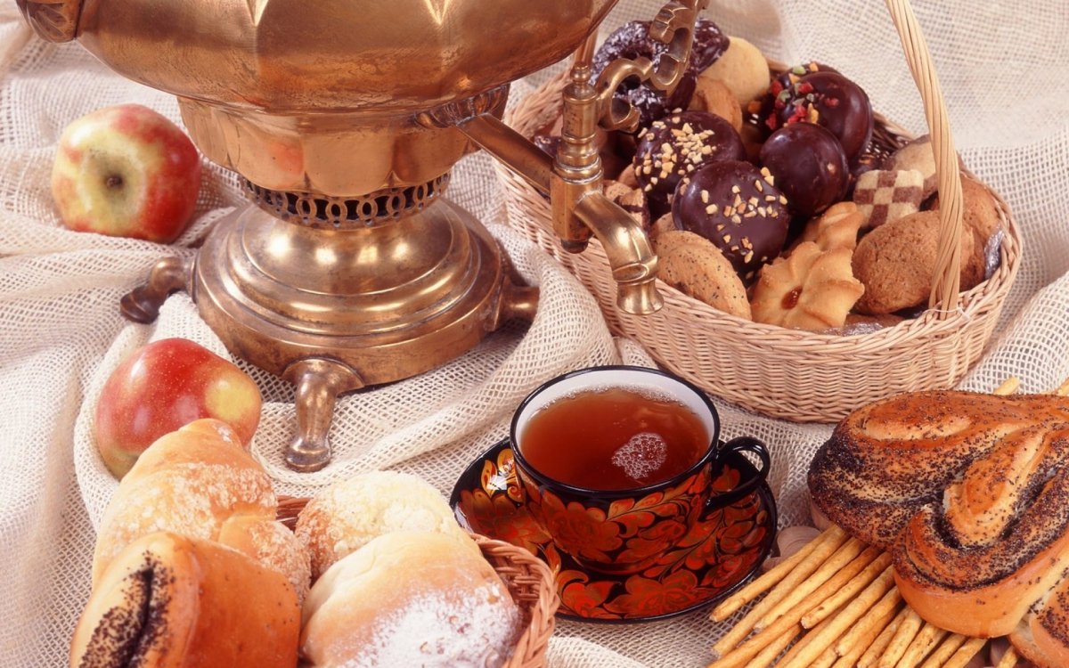 Чай с пирожками