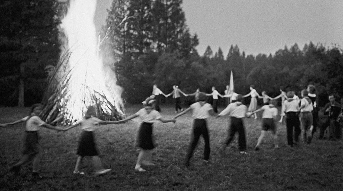 Пионерский лагерь костер