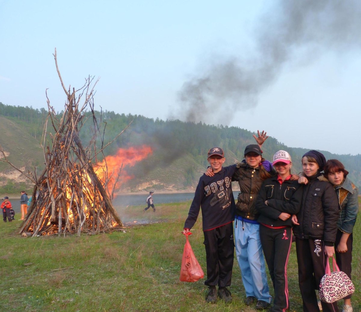 Пионеры у костра