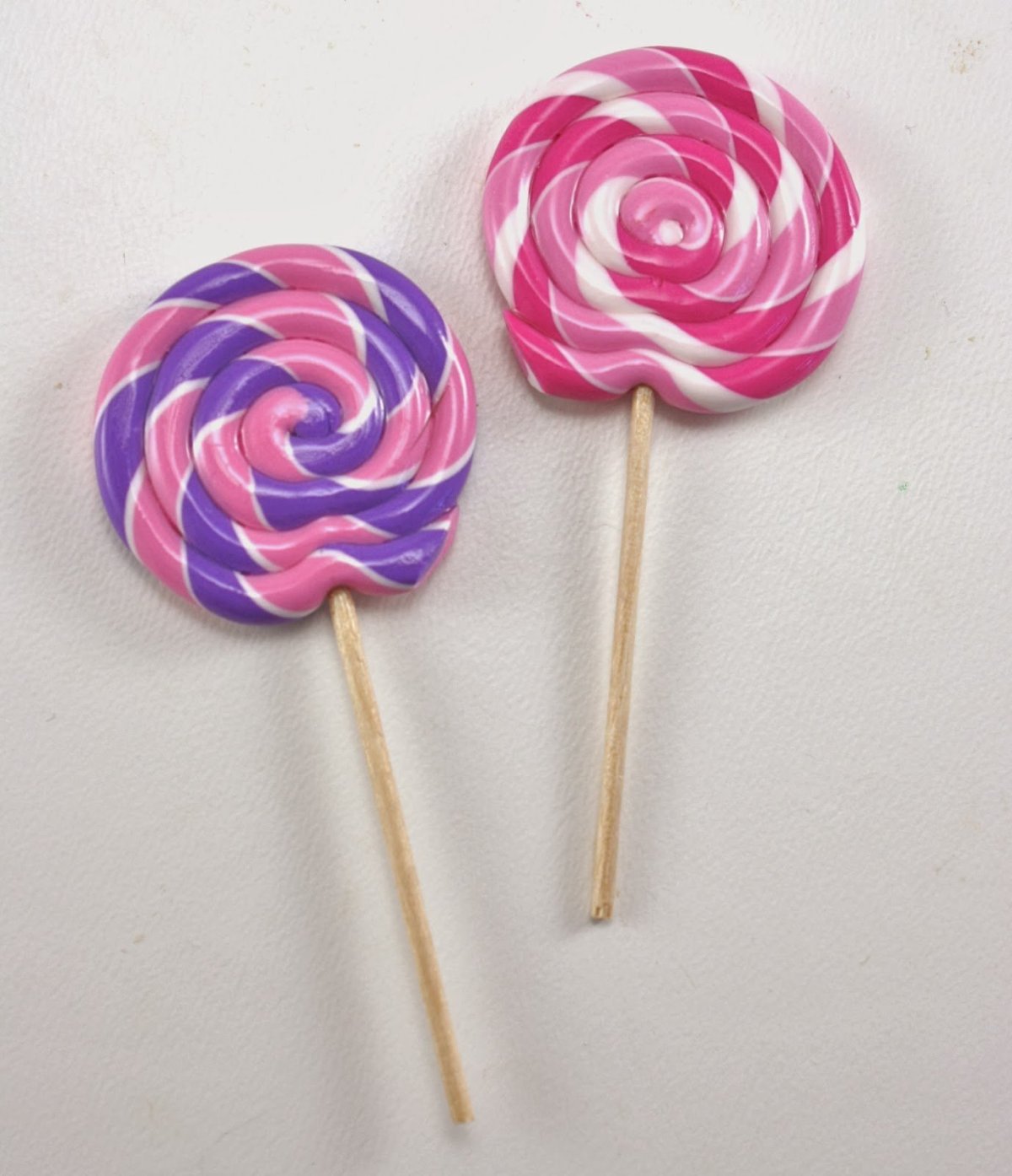 Карамелька на палочке