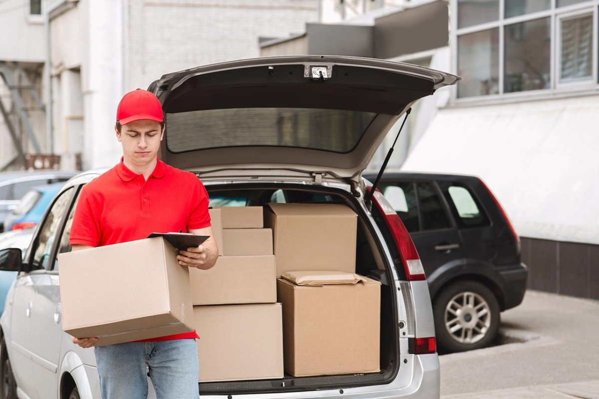 Грузовик в городе