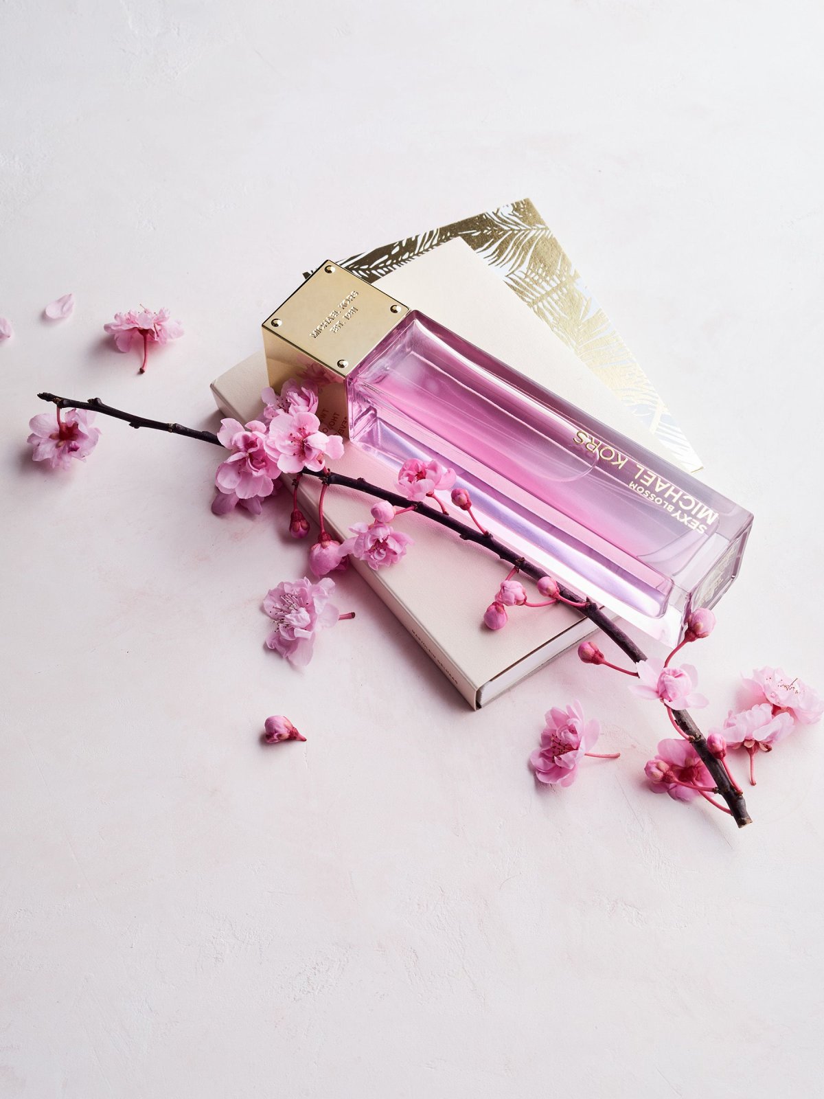 Косметика на фоне цветов