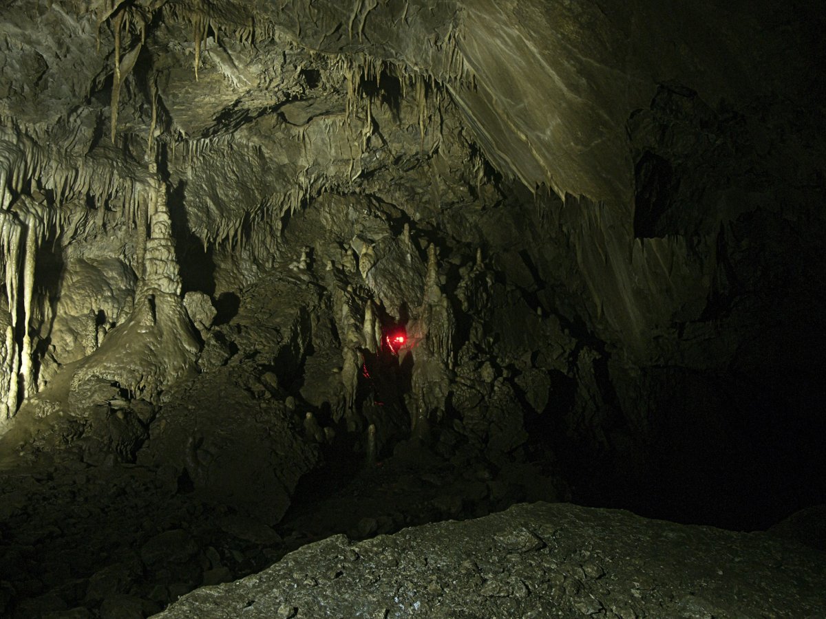 Пещера иллюстрация