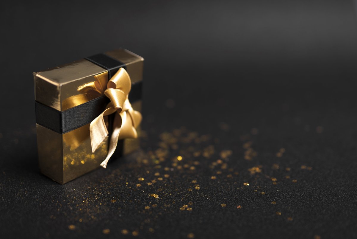 Черно золотой подарок