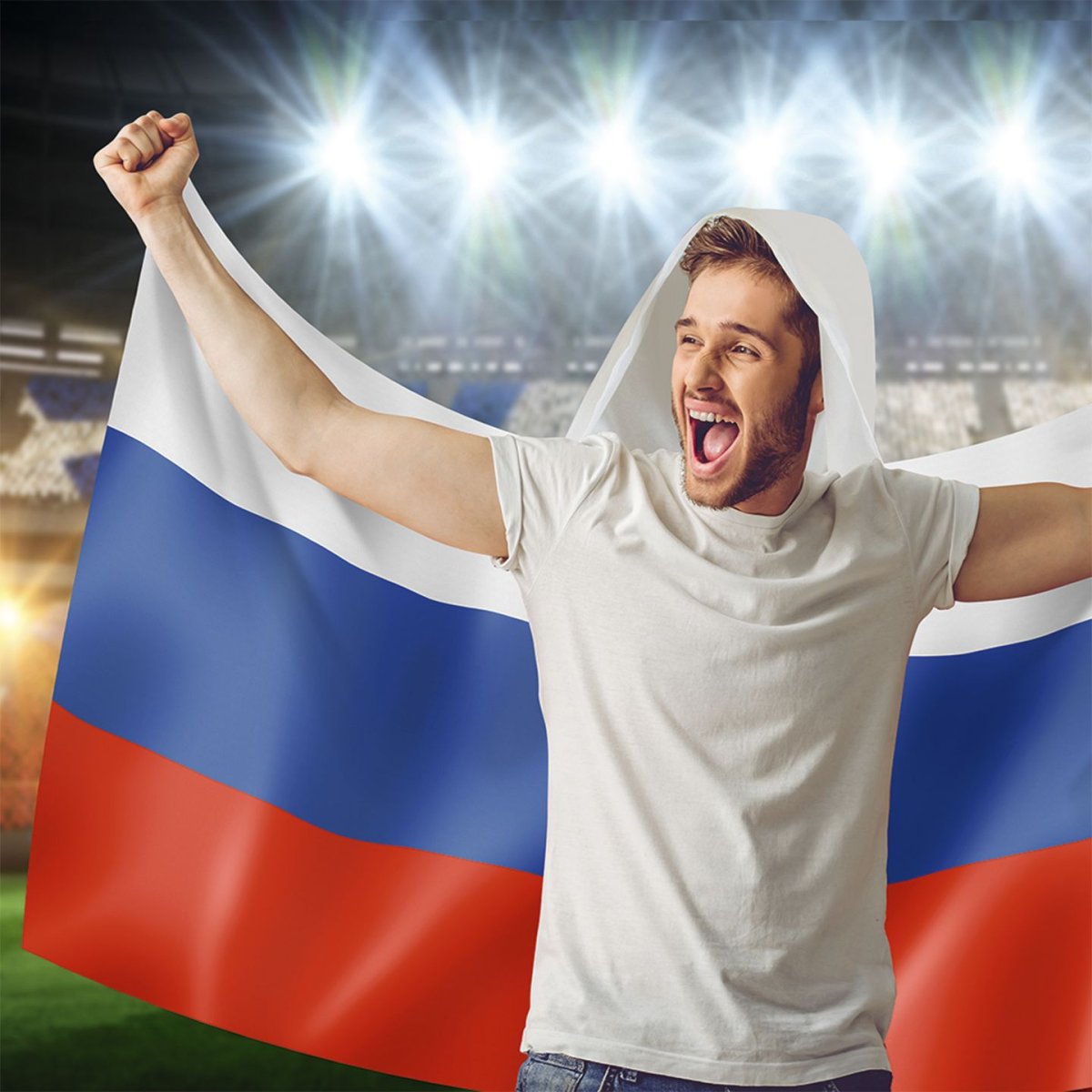 Человек машет флагом