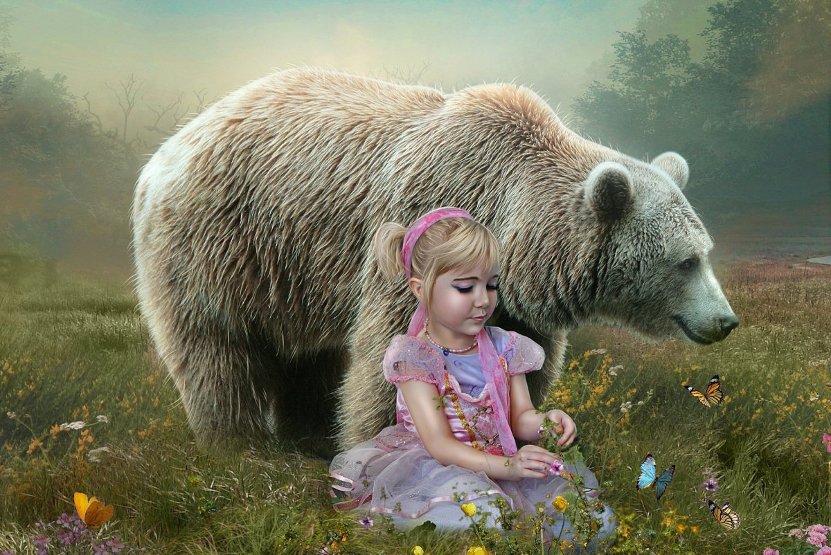 Мягкая игрушка в руках у ребенка