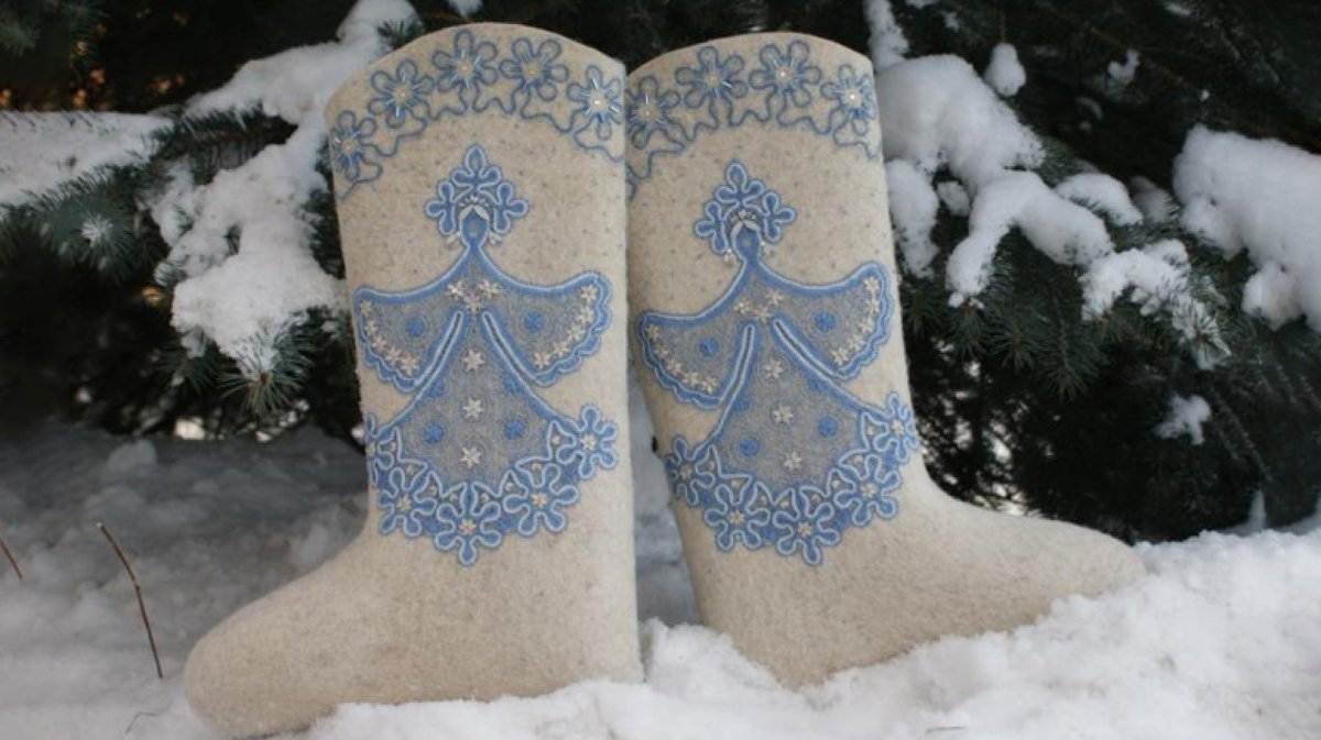 Юля Михалкова в сапогах