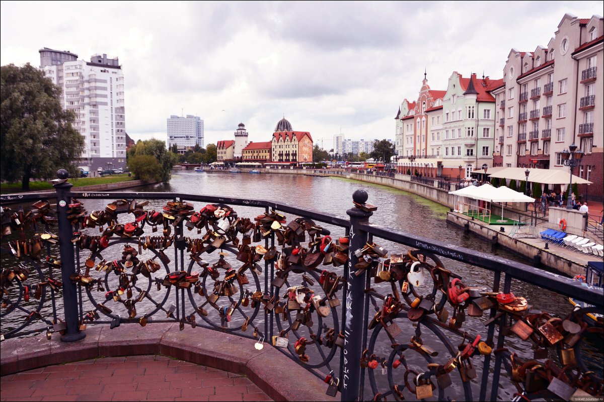 Рыбная деревня Калининград ночью