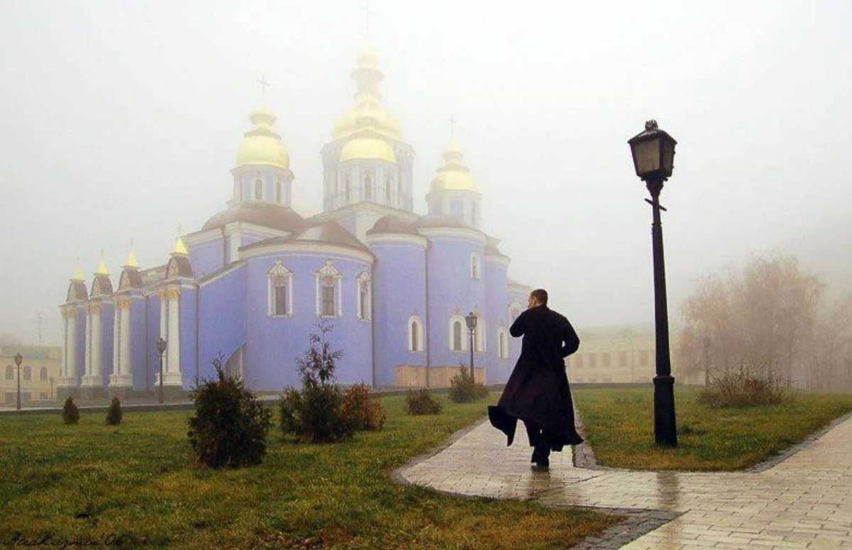 Церковь на закате