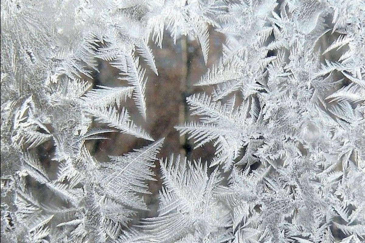 Иней на окне