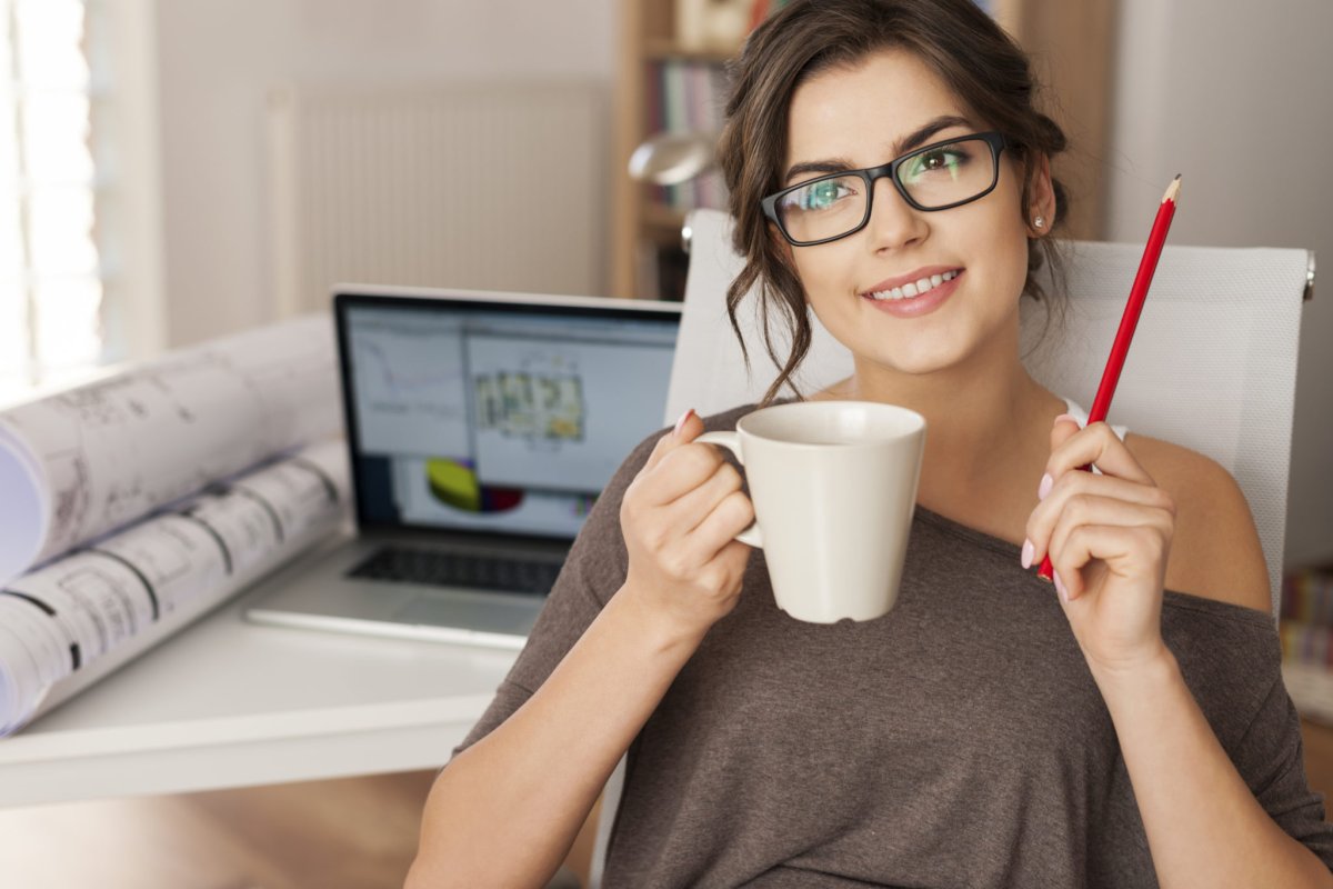 Увлеченная девушка