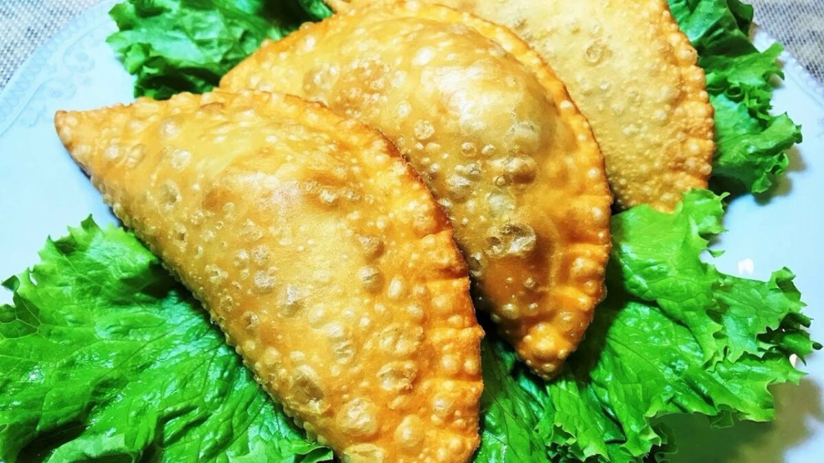Чебуреки жареные
