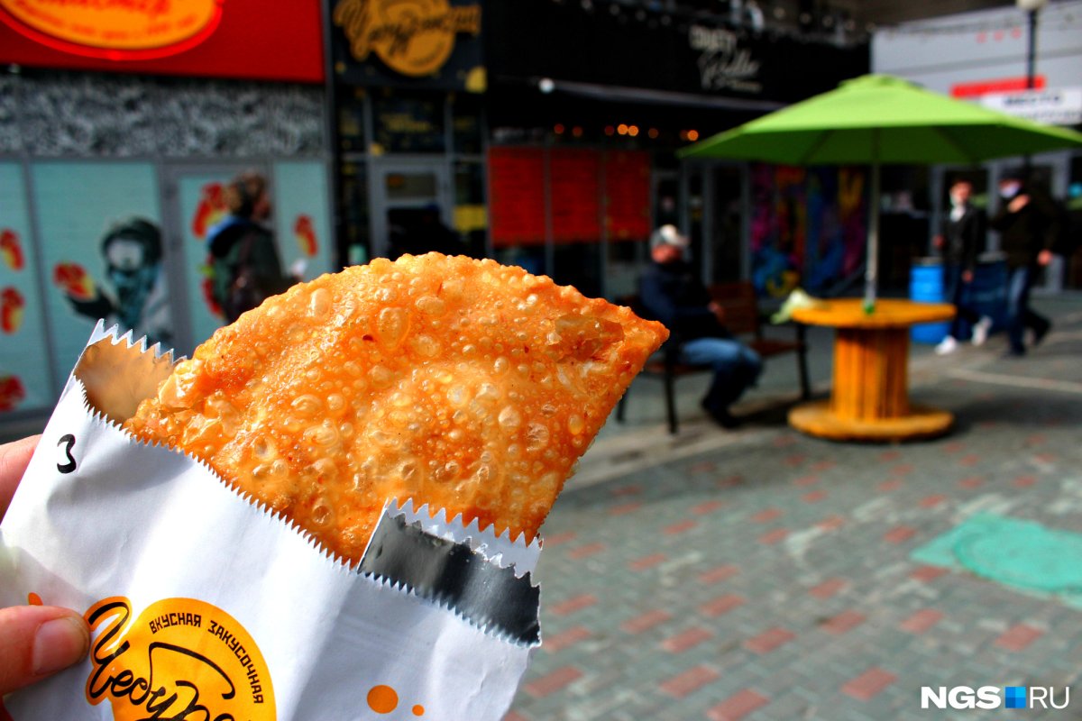 Чебуреки с сыром сулугуни