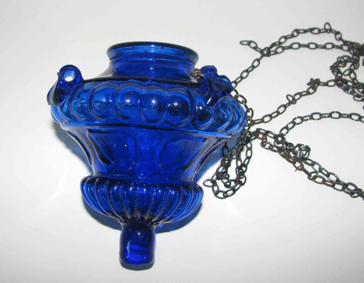 Свеча в подсвечнике иллюстрация